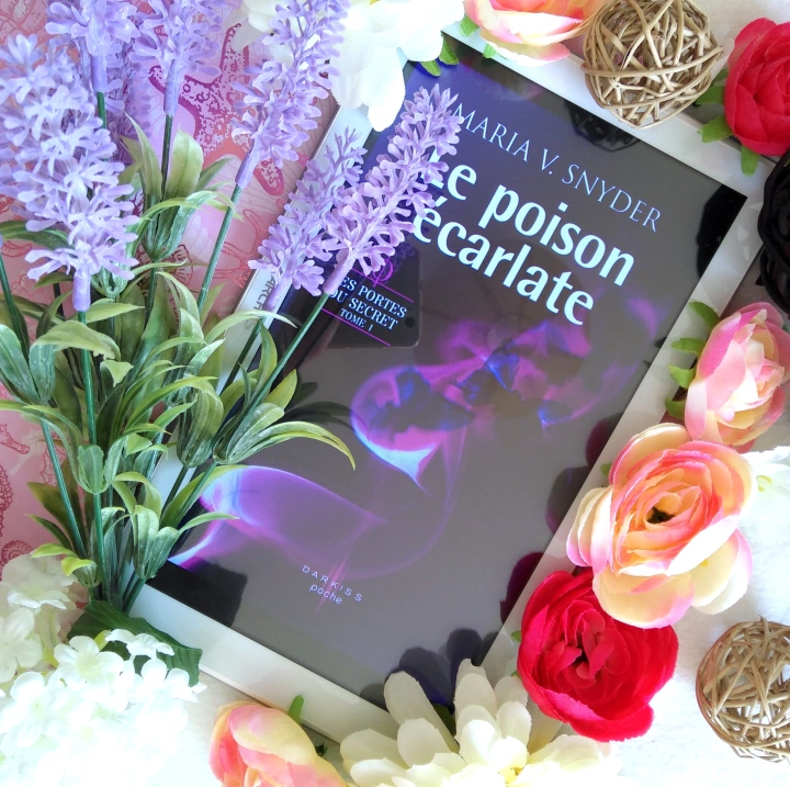 Chronique : Le poison écarlate : les portes du secret de Maria V. Snyder